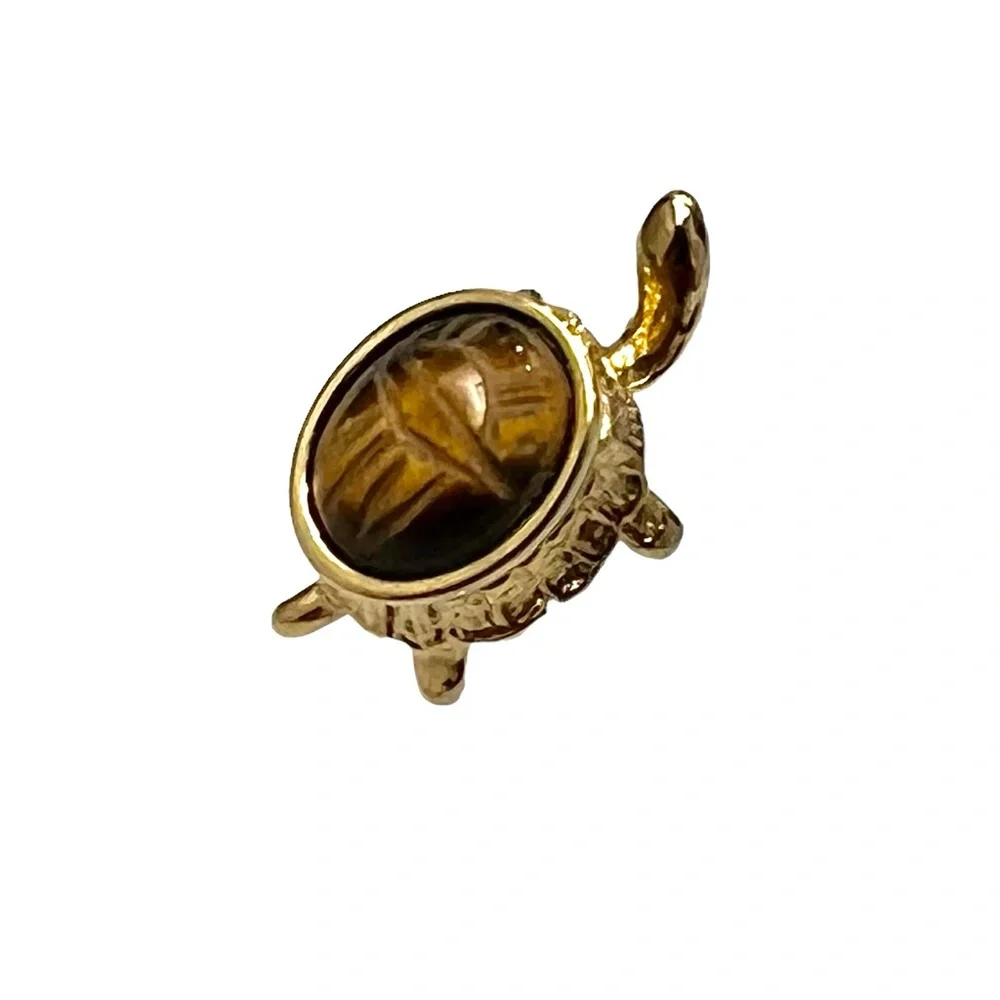 VINTAGE TURTLE LAPEL PIN WITH BROWN CARVED SCARAB DESIGN SHELL
